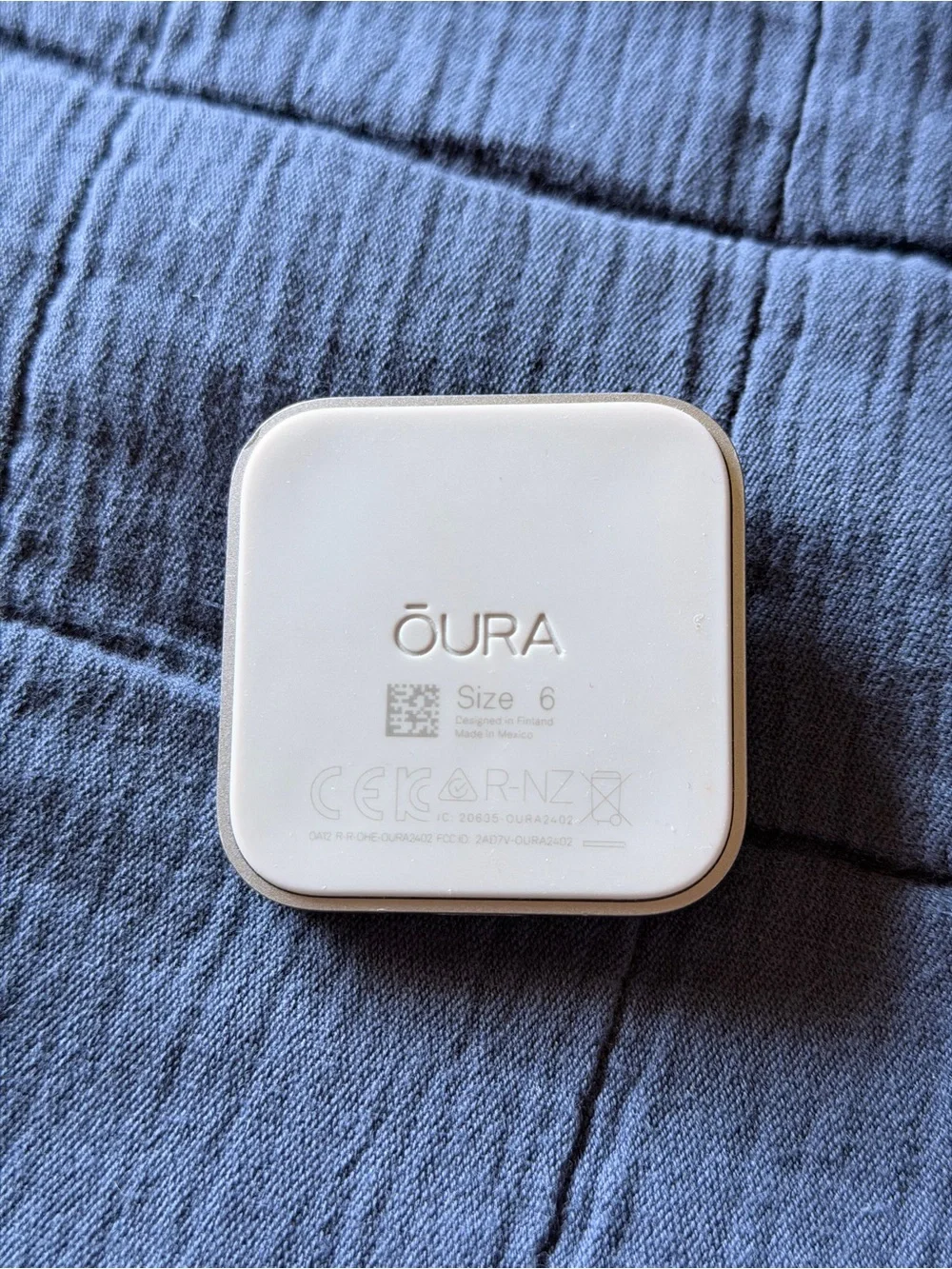 Oura ring 4 brushed silver, size 6 - working perfectly
